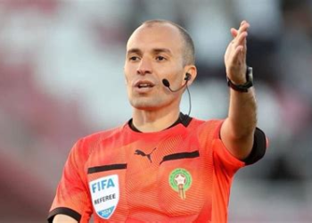 حكم مغربي يقود قمة الدوري التنزاني وتعزيز الحضور في مونديال 2026