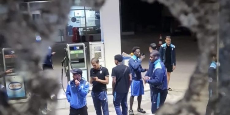 اتحاد طنجة يستنكر أحداث عنف طالت حافلة الفريق بعد مواجهة أولمبيك آسفي