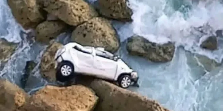 فاجعة الجديدة..السلطات تواصل البحث عن جث_تي الأب وابنته في مياه الجرف الأصفر