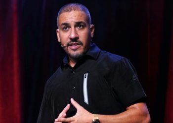 والدة الكوميدي يسار في ذمة الله