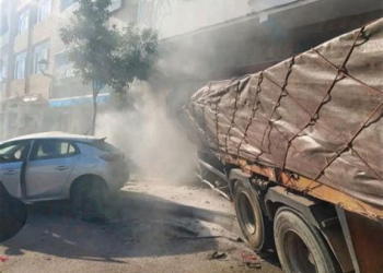 اصطدام شاحنة كبيرة بسيارة أجرة في الحي المحمدي يسفر عن إصابتين