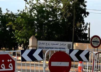 الجزائر تسلّم دفعة جديدة من المهاجرين المغاربة عبر معبر “زوج بغال”