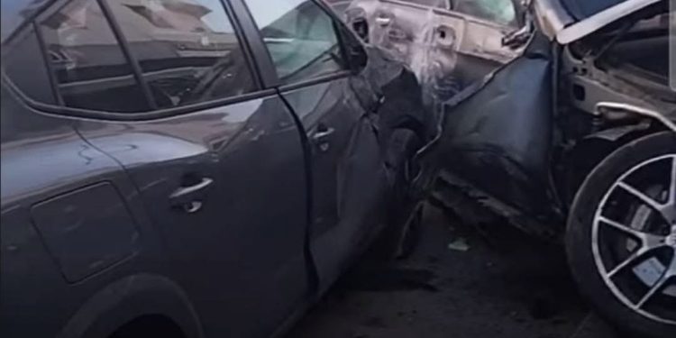 سيارة فارهة تتحول إلى “قذيفة” بالدار البيضاء… حادث مروع ينتهي دون خسائر بشرية بأعجوبة