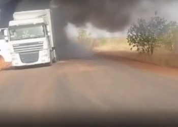هجوم مسلح يستهدف شاحنات مغربية قرب باماكو وإحراق حمولتها