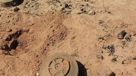 مصرع شخص وإصابة آخر بجروح خطيرة إثر انفجار لغم أرضي بضواحي الزاك