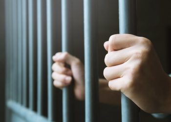 الحكم بالسجن 20 عاما نافذا بحق متهم في قضية الإعتدا_ء على فقيه