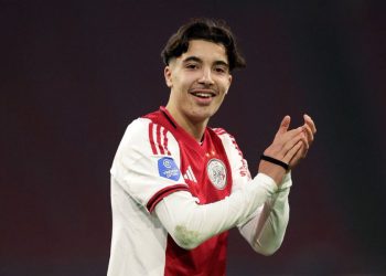خلاف مالي يعرقل انتقال ريان بونيدا إلى مونشنغلادباخ