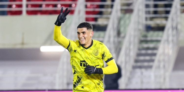 خلاف مالي يعرقل انضمام بنجديدة للأهلي