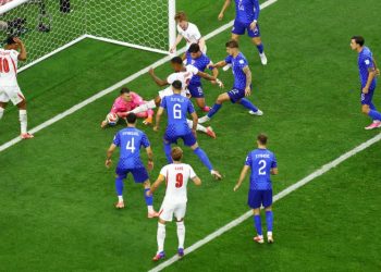 إنجلترا تفتتح مونديالها بفوز عريض على كرواتيا