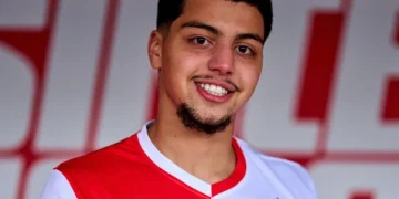المغرب يواصل تعزيز عمقه الكروي بـ “جوهرة” فينورد الهولندي