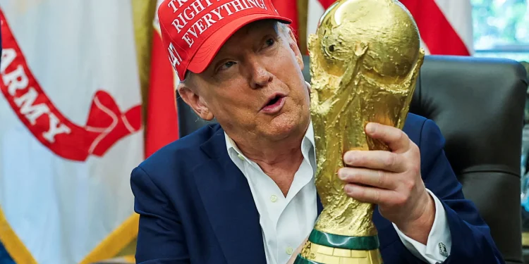 ترامب يكسر صمته بشأن تأشيرات “كأس العالم 2026”