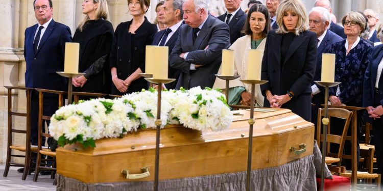 صاحبة السمو الملكي الأميرة للا مريم تمثل صاحب الجلالة في مراسم جنازة السيدة برناديت شيراك