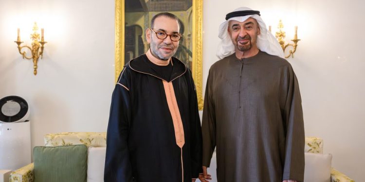جلالة الملك محمد السادس ومحمد بن زايد يتباحثان قضايا الخليج والشرق الأوسط