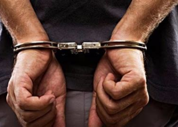 الأمن يوقف شخصًا ستينيًا متورطًا في سرقة محل تجاري بالعيون
