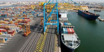 ازدحام متواصل ومطالب بالعمل 24/24.. ميناء الدار البيضاء يختبر حلولا جديدة