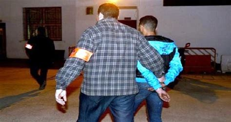 سقوط ناشر فيديو يشرح تصنيع سلاح ناري تقليدي بضواحي آسفي
