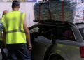 جدل واسع بعد فيديو لتوقيف سيارة مهاجر مغربي محمّلة بشكل خطير في فرنسا