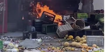 حري-ق  مهول يلتهم محلاً للوجبات السريعة وسط مدينة إمزورن