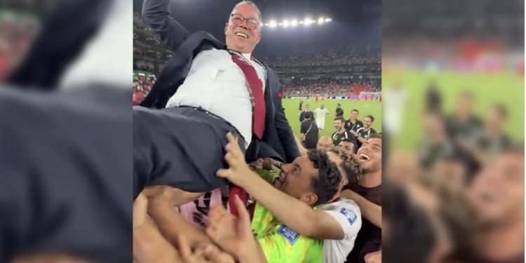 لقجع يشارك “أسود الأطلس” فرحة التأهل إلى ثمن نهائي مونديال 2026 في أجواء احتفالية مميزة