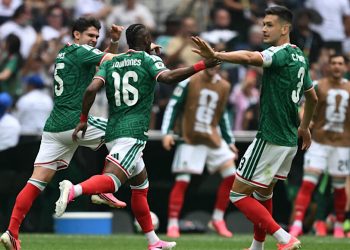 المكسيك تسحق جنوب إفريقيا بثنائية في افتتاح المونديال