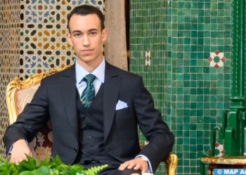 بتعليمات سامية من جلالة الملك، صاحب السمو الملكي ولي العهد الأمير مولاي الحسن يترأس بالقنيطرة حفل تخرج الفوج 26 للسلك العالي للدفاع والفوج 60 لسلك الأركان