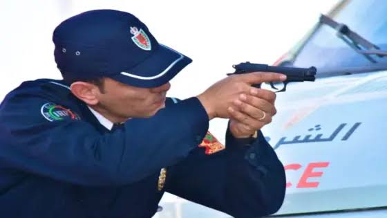 أزيلال: مفتش شرطة يستعمل سلاحه الوظيفي “احترازيا” بعد تعرض عناصر الأمن لمقاومة خطيرة