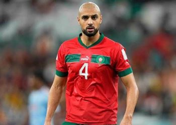 أمرابط يوافق على تخفيض راتبه للعودة إلى بيتيس