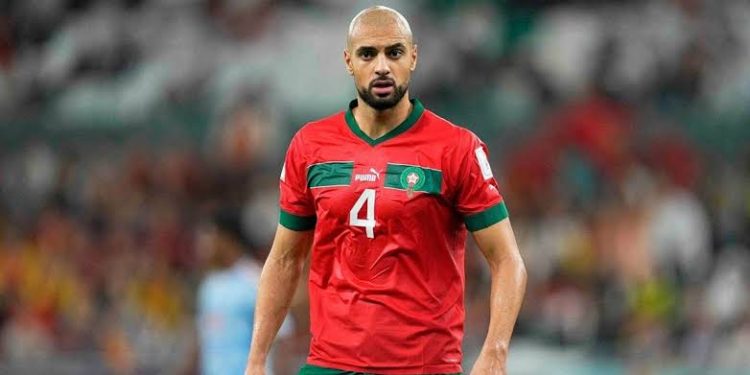 أمرابط يوافق على تخفيض راتبه للعودة إلى بيتيس