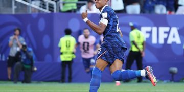 فرنسا تتجاوز باراغواي بصعوبة وتلتقي المغرب في ربع نهائي المونديال