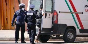 أمن طنجة يوقف شخصاً سرق هاتف فتاة بالعنف في بني مكادة