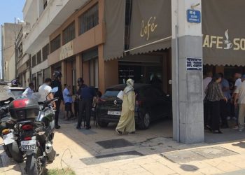 الدار البيضاء.. سيارة تفقد السيطرة وتقتحم واجهة مقهى ببلفيدير