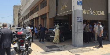 الدار البيضاء.. سيارة تفقد السيطرة وتقتحم واجهة مقهى ببلفيدير