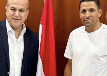 السفير المصري بالرباط يستقبل الحسين عموتة قبل انطلاق مهمته مع الأهلي