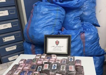 عملية أمنية مشتركة تسفر عن حجز 460 كيلوغرامًا من الشيرا وتوقيف سائق شاحنة بالكركارات