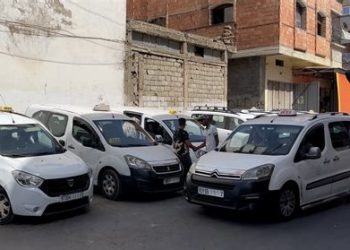ساكنة سلا الجديدة تحتج على تحويل شارع بورقراق إلى محطة غير رسمية لسيارات الأجرة