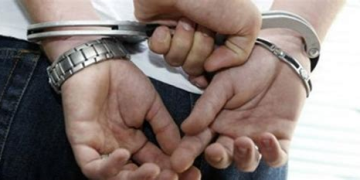 اعتقال شخص بعد إلحاقه أضرارًا بثلاث سيارات مركونة بالشارع العام بمراكش