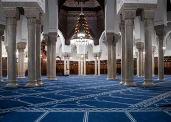 “إغلاق مؤقت لمسجد في ضاحية باريس بعد جدل حول خطاب يدعو لضرب الأطفال بسبب الصلاة”