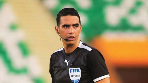 مغربيان في طاقم تحكيم مباراة فرنسا وإنجلترا بكأس العالم
