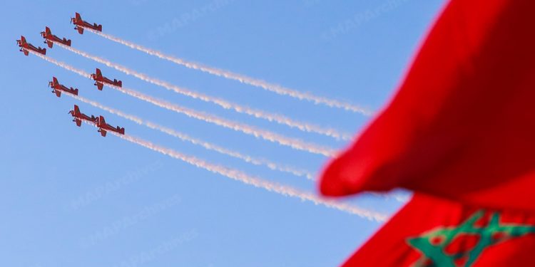 عيد العرش المجيد .. القوات المسلحة الملكية تنظم عروضا جوية وقفزات استعراضية بالمظلات
