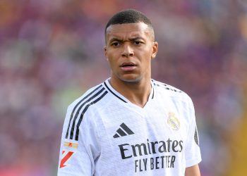 إصابة الركبة تهدد غياب مبابي عن ريال مدريد