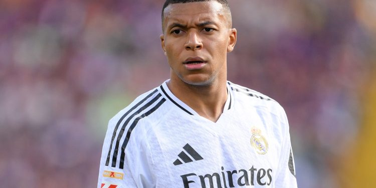 إصابة الركبة تهدد غياب مبابي عن ريال مدريد