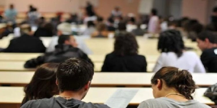 غضب نقابي من رسوم جامعية مرتقبة تستهدف الموظفين والأجراء
