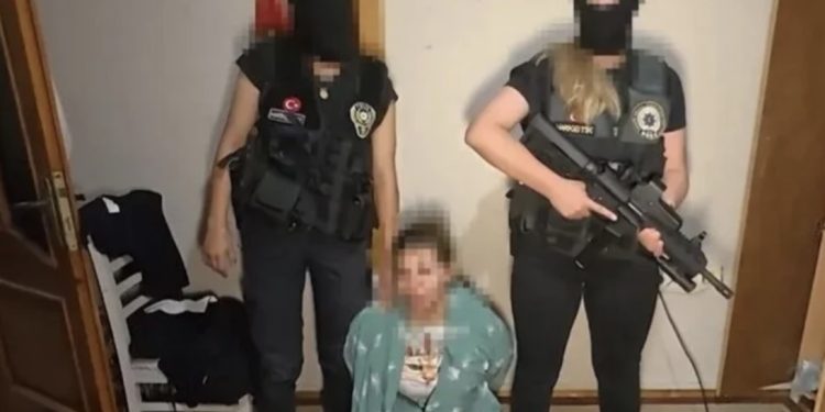 إسطنبول..توقيف مغربية مبحوث عنها دولياً للاشتباه في تورطها بقضية مخد-رات