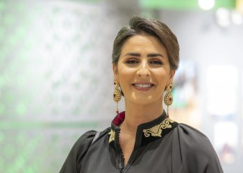 مريم الزعيمي تعود إلى خشبة المسرح بمسرحية “ضباب”