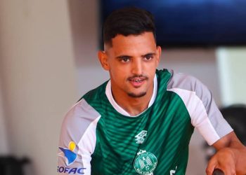 أيوب المعموري يقترب من مغادرة الرجاء وسط اهتمام ثلاثة أندية مغربية