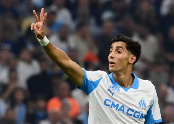 نايف أكرد يعود إلى الملاعب الفرنسية