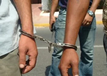 أمن الفداء يوقف صيدليًا ومساعده للاشتباه في ترويج الأقراص المخد-رة
