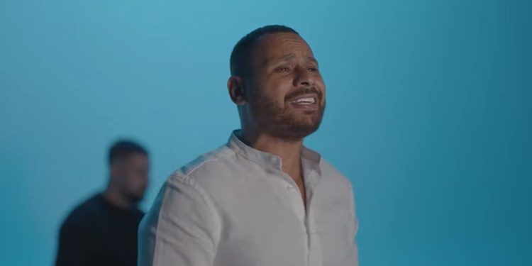 محمد الريفي يعود إلى الاستوديو ويشعل فضول جمهوره بجديده الفني