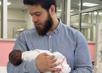 الفنان المعتزل أدهم نابلسي يرزق بمولودته الثانية ويكشف عن اسمها