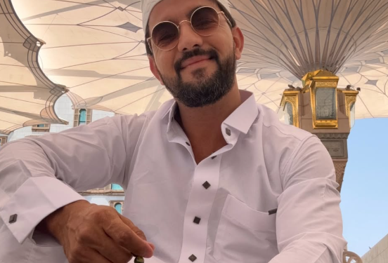 عمر لطفي يترك أجواء الفن ويخوض رحلة روحانية في الديار المقدسة